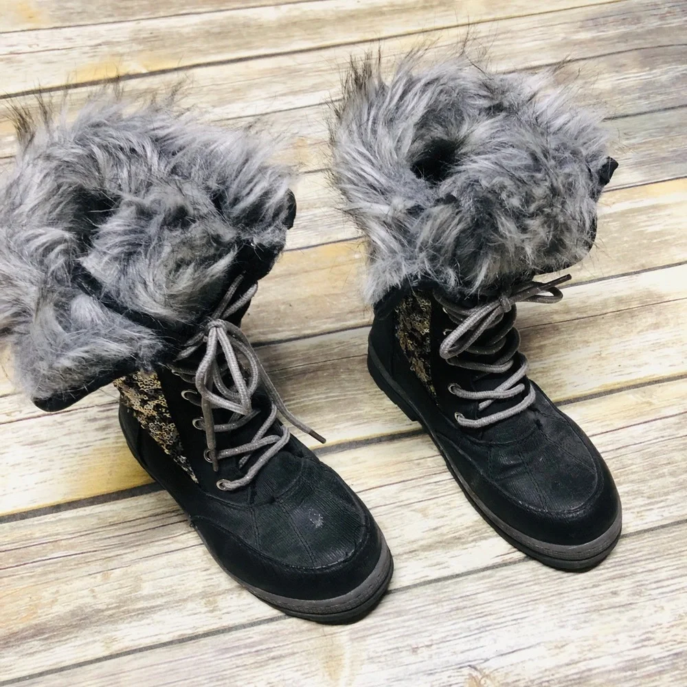 Adorable Justice snow boots w/ fur and sequins! Size 3